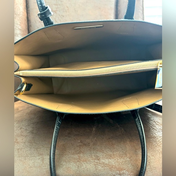 Michael Kors Croc Crossbody/wallet in great condition - Picture 9 of 14